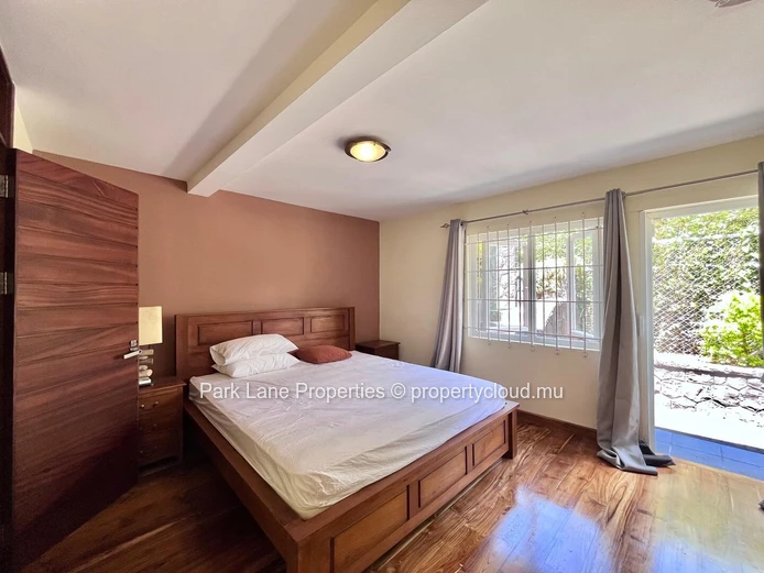 Elegant furnished home renovated recently with pool & garden in prime Floréal Location