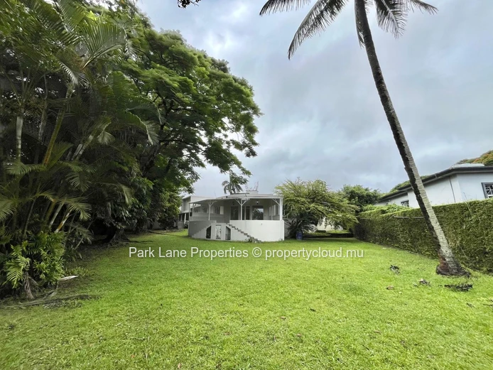 Spacious 4-Bedroom Family Home with Large Garden and Ample Parking in Floreal