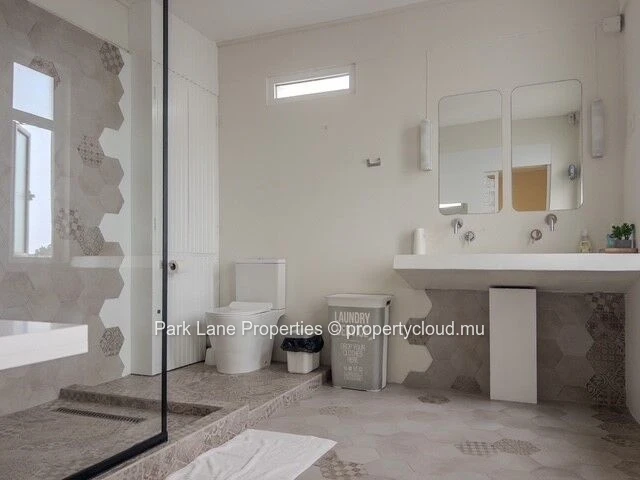 Modern & well-maintained 2-bedroom apartment with terrace in Floréal