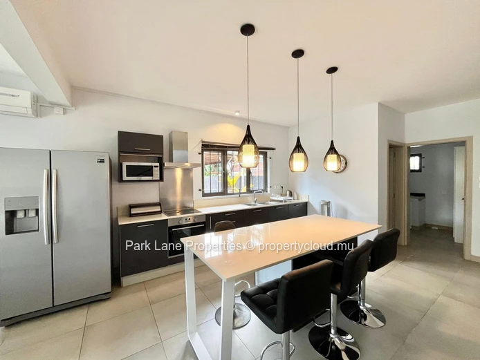 Three-Bedroom Townhouse-Duplex in a Residential Area of Trianon