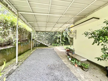 8 Bedroom House