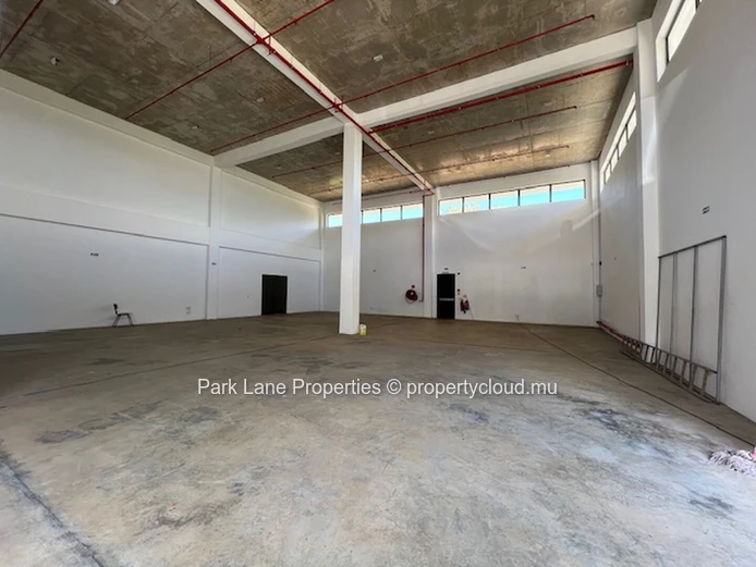 Prime 1800m2 commercial building in bagatelle: ground + first floor for rent