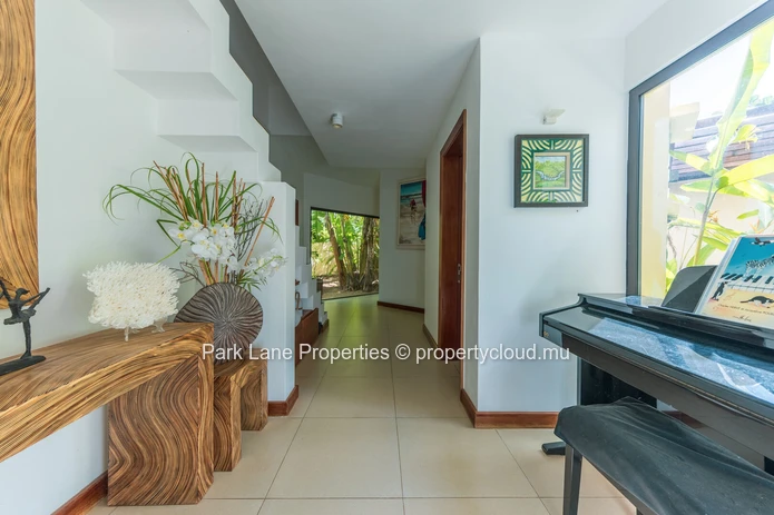 Oasis Tropicale: Villa de luxe au pied de la montagne