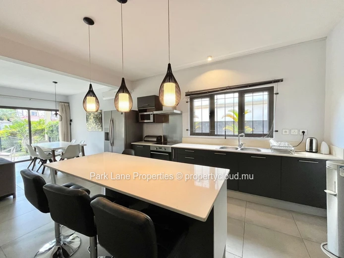 Three-Bedroom Townhouse-Duplex in a Residential Area of Trianon