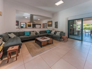 5 Bedroom Villa