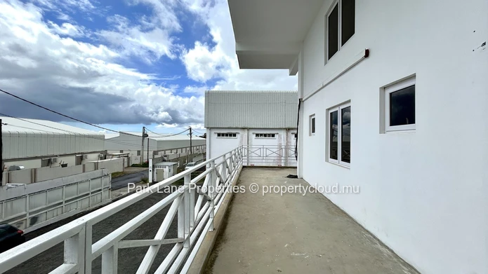 Prime Industrial Building for Sale: Offices, Warehouse Space, Ideal Location