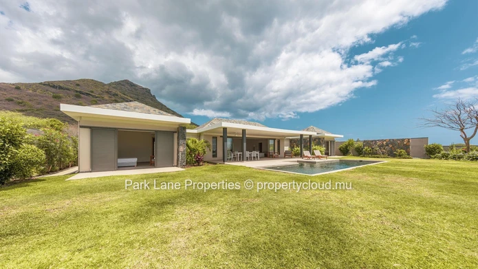 Elegant 4-Bedroom Villa with Scenic Mountain Views and Private Pool
