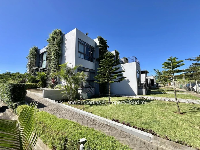 Prime standalone commercial building  in Trianon, Mauritius – High rental yield