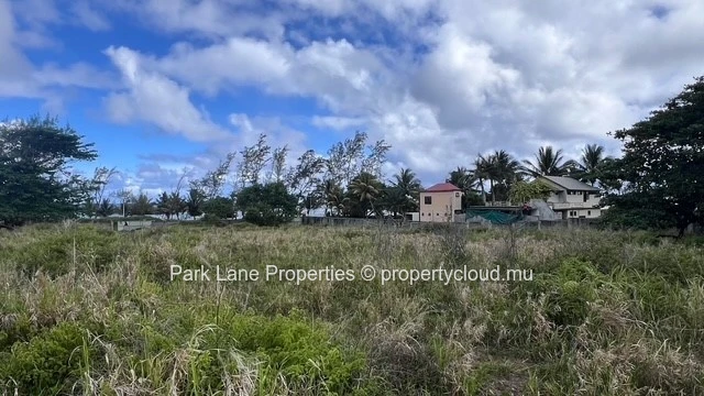 Rare and exclusive absolute beachfront land with direct ocean access - 1.90 arpents - Le Bouchon