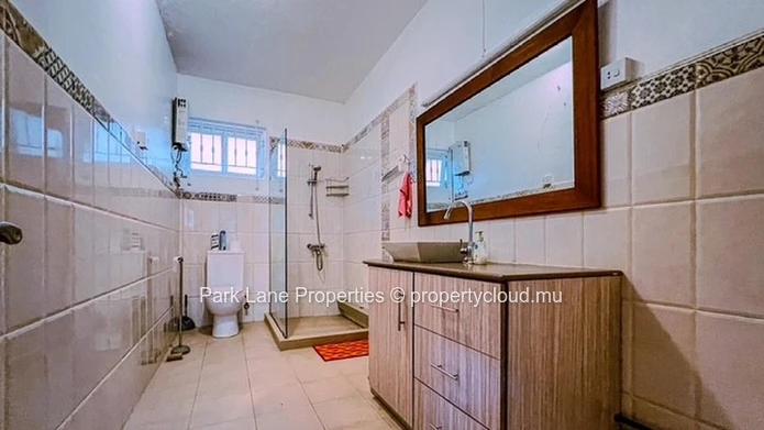 Maison spacieuse et bien entretenue de plain-pied dans un quartier résidentiel très recherché à Curepipe