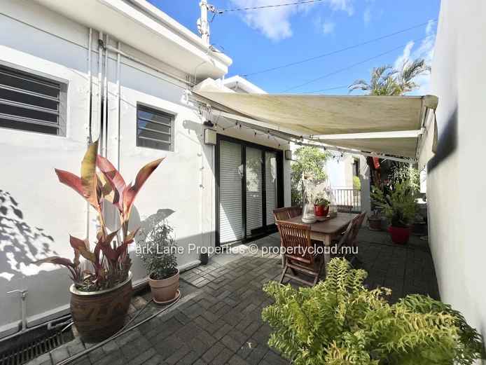 Prime location in Floreal: Versatile 3-bedroom home with great investment potential