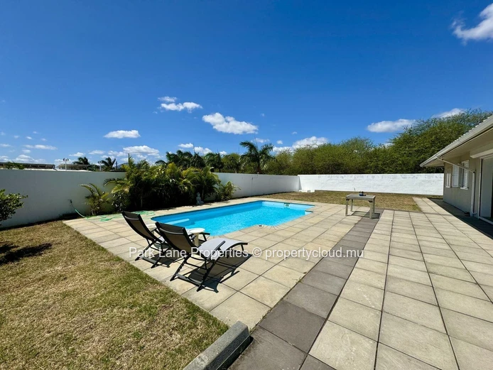 Modern villa in sought after area