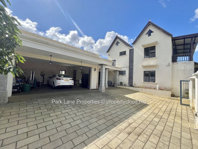 Exceptional House of 4-Bedroom for Sale in Moka 