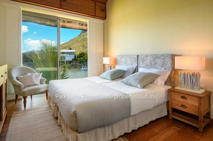 Luxury 5 bedroom marina villa with access and sea views in Mauritius  