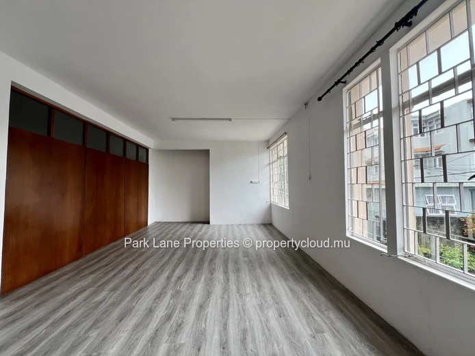 Spacious and Versatile Home in the Heart of Curepipe: Perfect for Family or Office Use