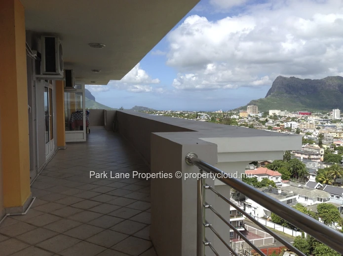 Upmarket Penthouse in Quatre Bornes
