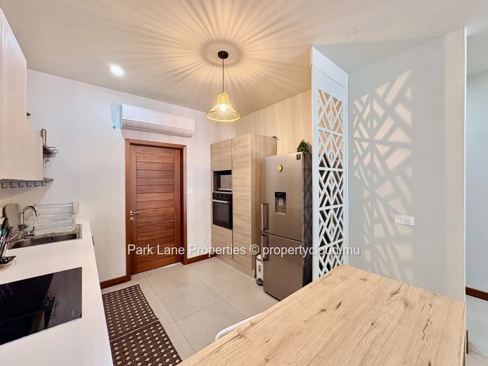 Sea access 3-Bedroom Apartment in Blue Bay with Garden and Pool