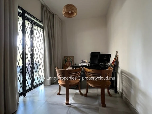 Spacious family home in Trianon – Comfort, space & convenience