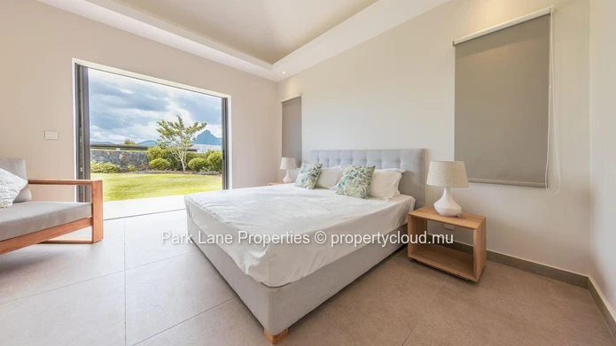 Elegant 4-Bedroom Villa with Scenic Mountain Views and Private Pool