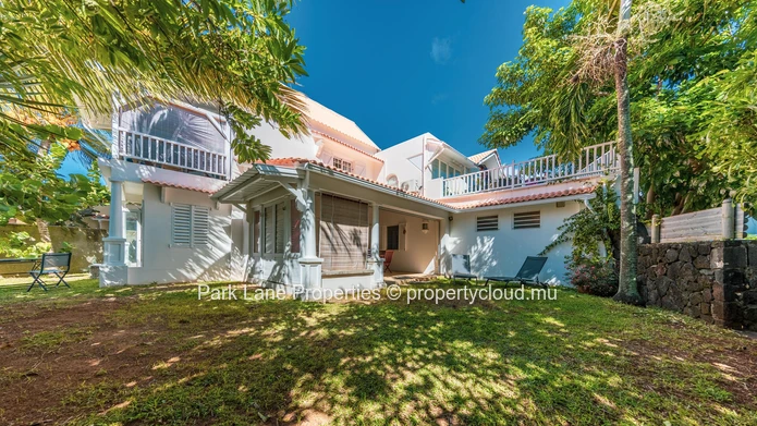 Charmante maison familiale à quelques pas de la plage, avec vue mer partielle et accès direct (Mandat exclusif)
