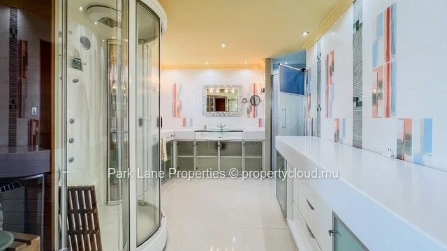 Elegant 330 m² modern residence with breathtaking mountain & sea views