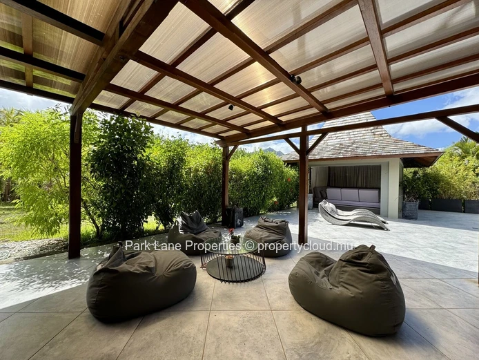A Majestic Retreat in the Heart of Nature