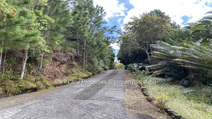 Magnificent and maintained plot with outstanding views