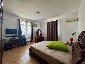 6 Bedroom House
