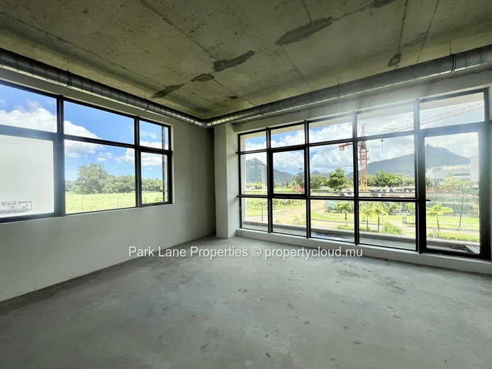 Spacious office space in the heart of Moka