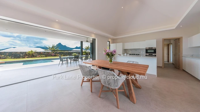 Elegant 4-Bedroom Villa with Scenic Mountain Views and Private Pool
