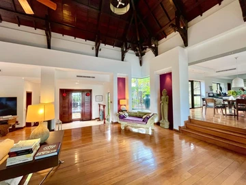 7 Bedroom Villa