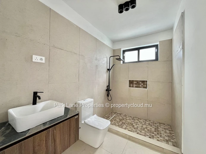 Duplex Moderne à Vendre à Floréal – 4 Chambres