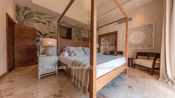 Exquisite Tropical Villa Nestled in a Prestigious Golf Domaine