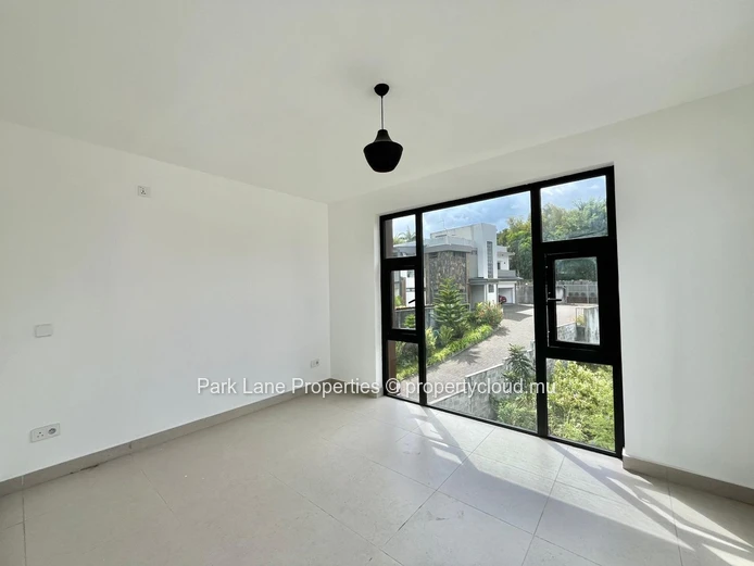 Duplex Moderne à Vendre à Floréal – 4 Chambres