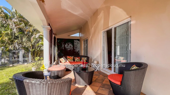 Charming family home in Floréal – Peaceful setting, enhanced security & mountain views