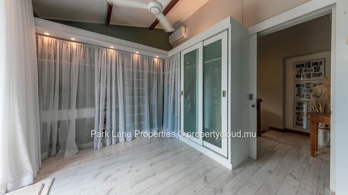 Belle Villa de 4 Chambres avec Piscine et Espaces de Réception au Cœur de Tamarin
