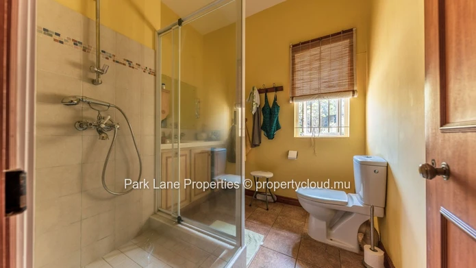 Villa with Stunning Views in the Heights of Rivière Noire