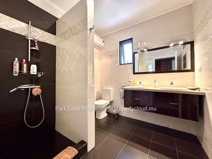 Single-Storey Villa for sale in Pointe aux Piments