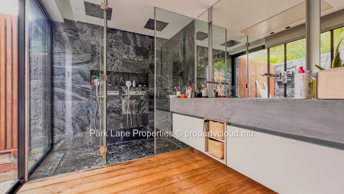 Exceptional Villa in Pailles – Luxury, Privacy & Sophistication