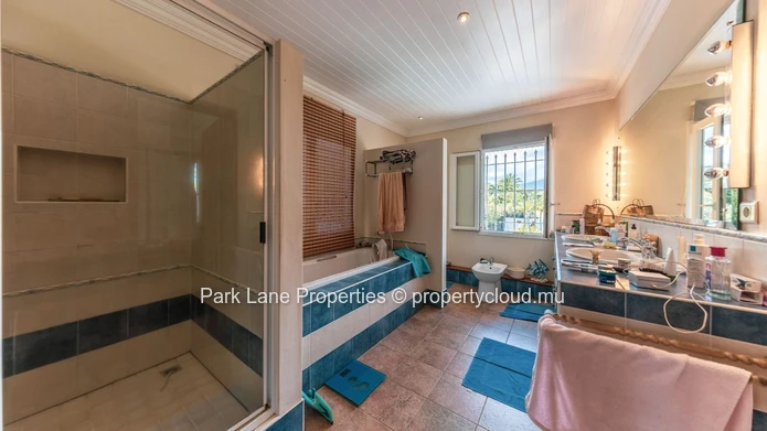 Villa with Stunning Views in the Heights of Rivière Noire