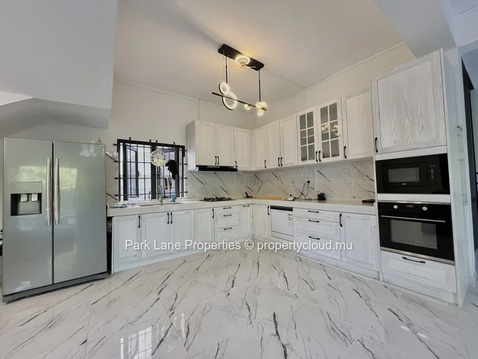 7-Bedroom House in Riambel with Private Pool, 5 Minutes from the Beach
