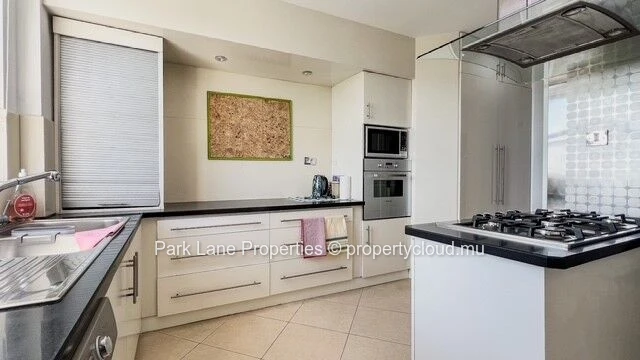 Elegant 330 m² modern residence with breathtaking mountain & sea views
