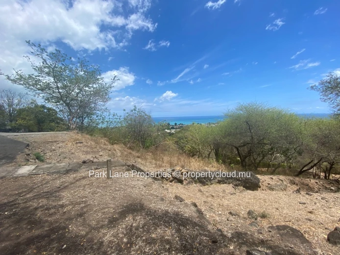 Stunning land  with ocean view, ideal for a project