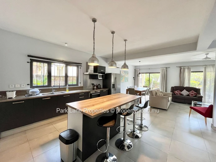 Three-Bedroom Townhouse-Duplex in a Residential Area of Trianon