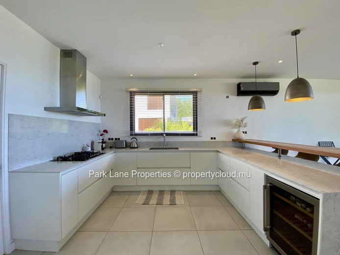 Luxurious 4 bedroom villa with prime positioning and gorgeous sea and river views.
