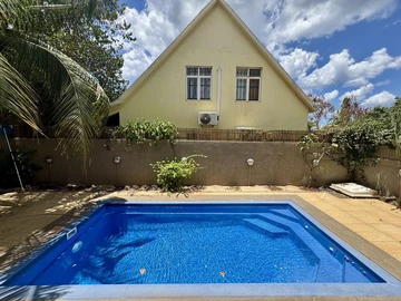 6 Bedroom House