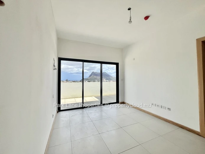 Experience elevated living in Sodnac – Modern 3-bedroom penthouse with stunning views
