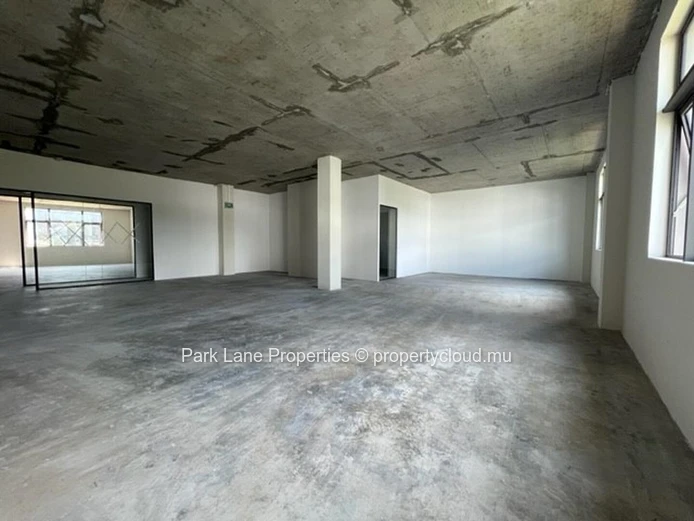 Espace de bureau moderne dans un complexe commercial récemment construit à Moka
