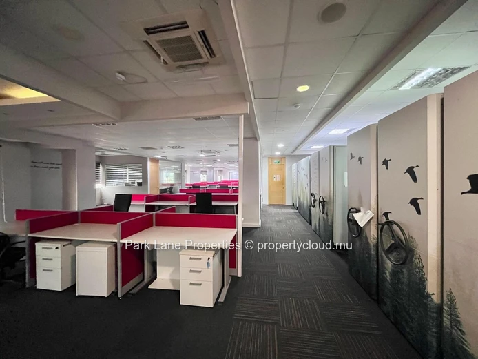 Bureau Meublé Premium à Louer au Cœur d’Ebène Cybercity