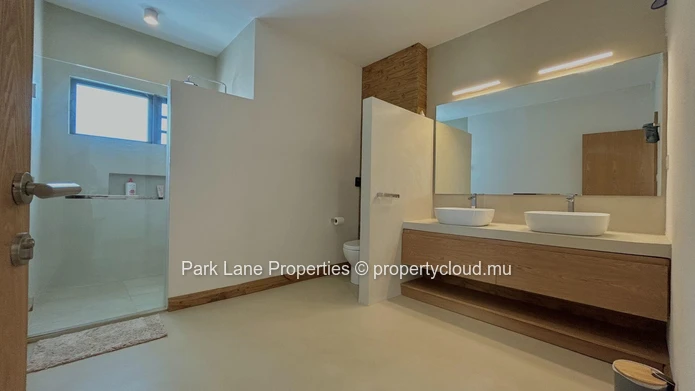 Elegant 4-Bedroom Modern Villa with Pool, BBQ Area, and Breathtaking Mountain Views 